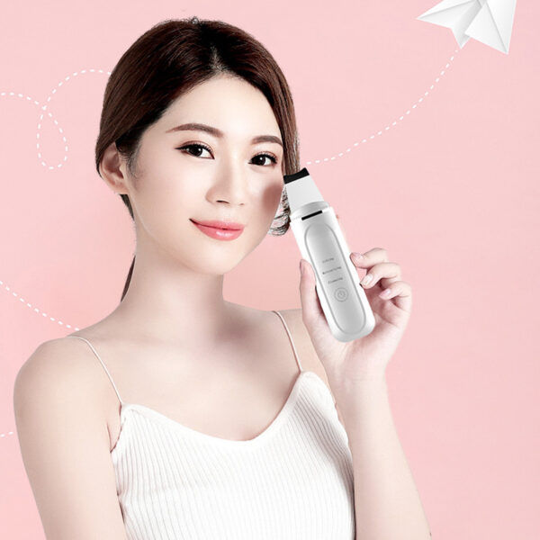 Pore Cleansing and Facial Cleanser - Image 7